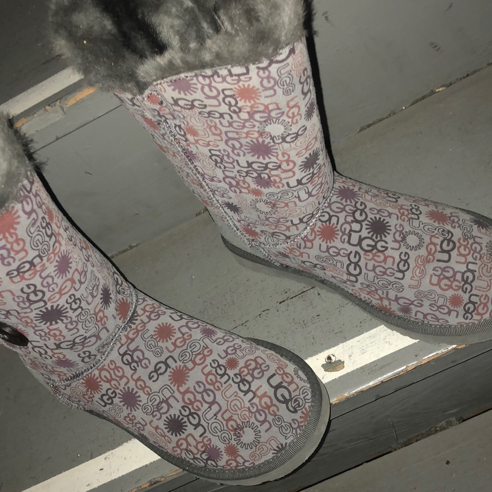 Gray Uggs